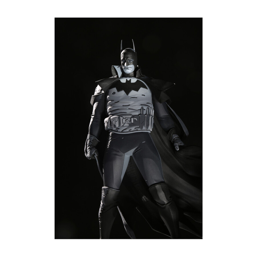 batman noir et blanc statue en résine batman par mike mignola à léchelle 110