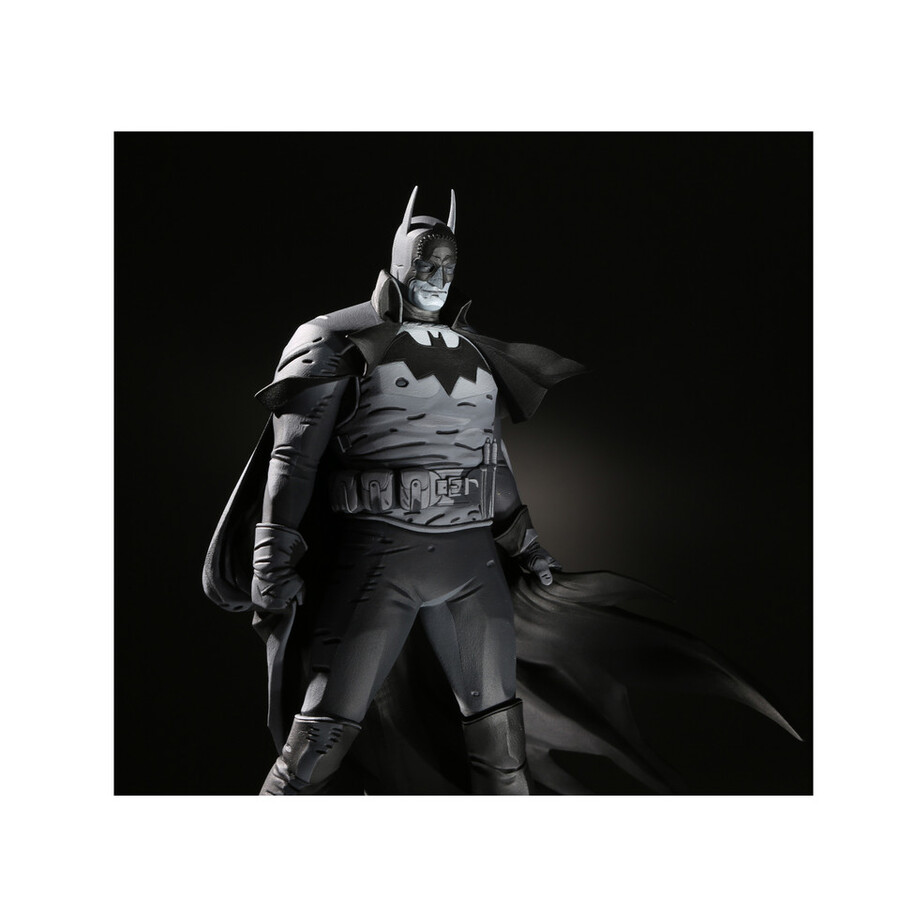 batman noir et blanc statue en résine batman par mike mignola à léchelle 110