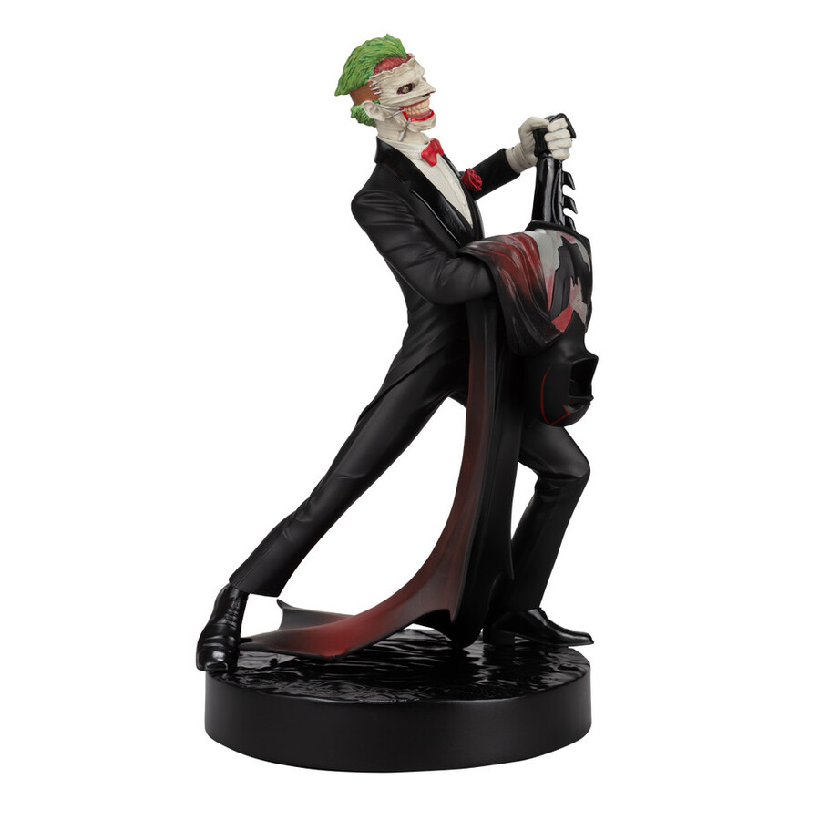 statue en résine du joker et de batman par greg capullo dc designer series