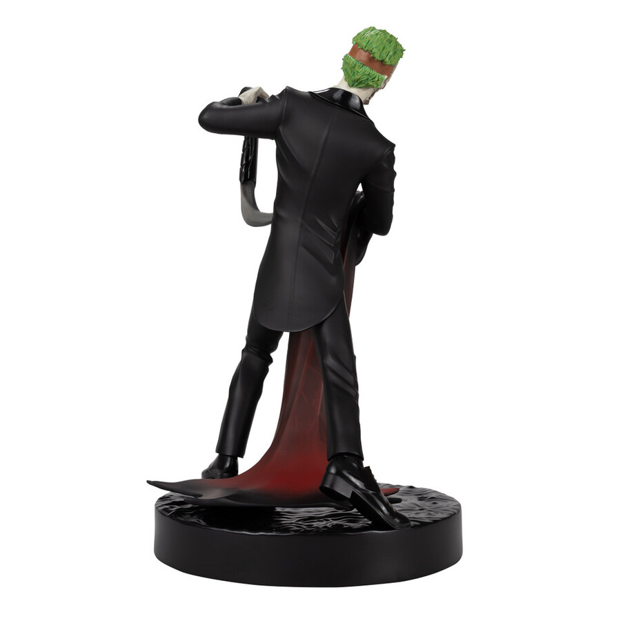 statue en résine du joker et de batman par greg capullo dc designer series