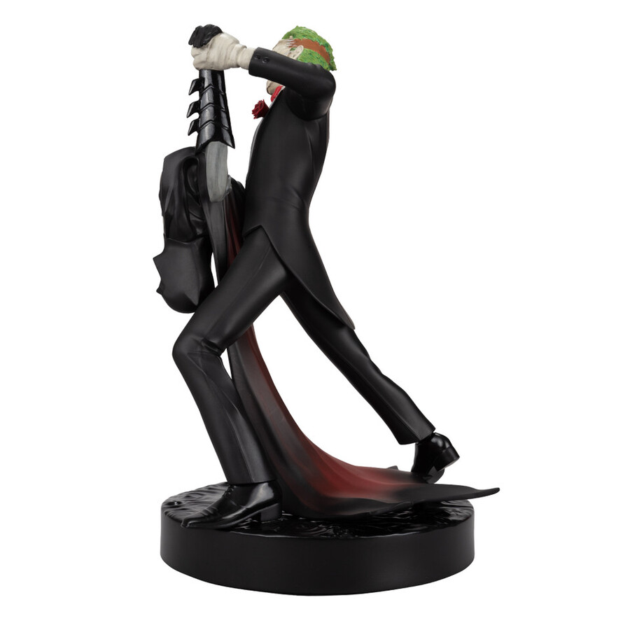 statue en résine du joker et de batman par greg capullo dc designer series