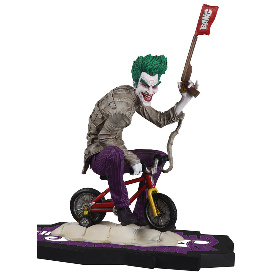 la folie violette du joker statue en résine à léchelle 110 du joker par kaare andrews