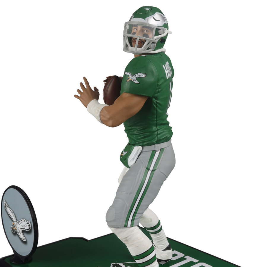 figurine jalen hurts avec maillot vert kelly philadelphia eagles - collection gold label nfl 18 cm - exclusivité mcfarlanes sportspicks et mcfarlane toys store